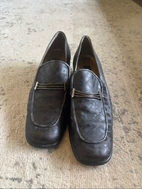 stuart weitzman brown alligator driver loafer 10M